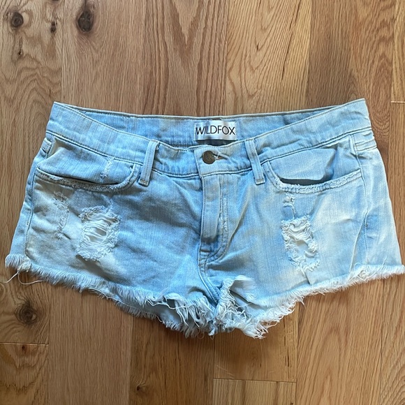 WILDFOX || Couture Friday Night Distressed Cut Off Shorts in LIGHT STONE size 29 - Picture 2 of 9
